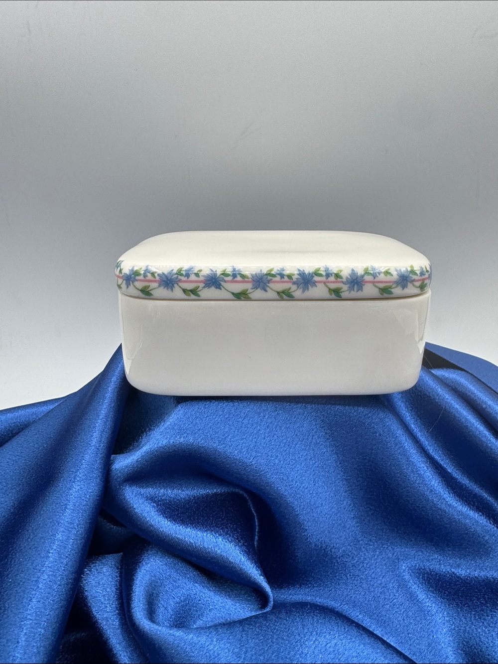 Vintage Lenox Priscilla Dresser/Trinket/Jewelry Box. Green Lenox Mark,